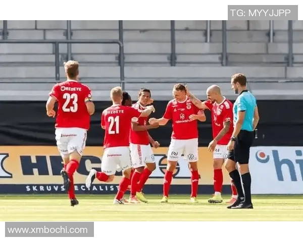 图尔与瓦朗谢的精彩对决揭示法乙联赛的激烈竞争与球队实力较量 图尔与瓦朗谢的精彩对决揭示法乙联赛的激烈竞争与球队实力较量